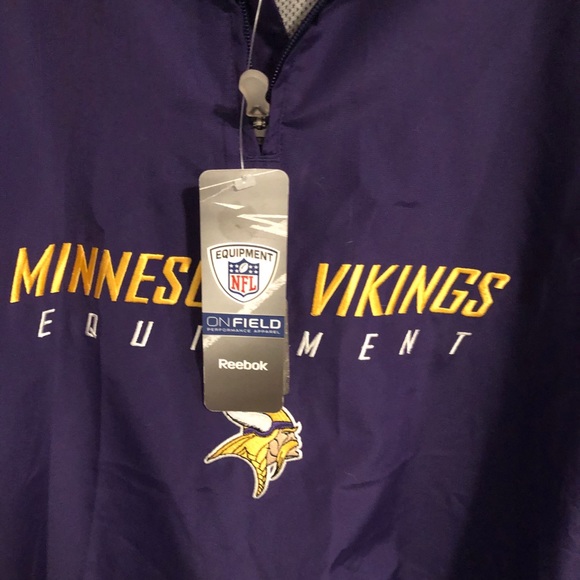 Minnesota Vikings pull over wind breaker. - Picture 2 of 5